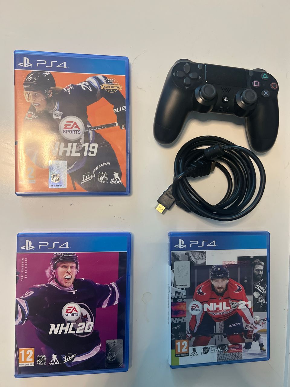 PS4 ohjain, HDMI piuha ja NHL pelit