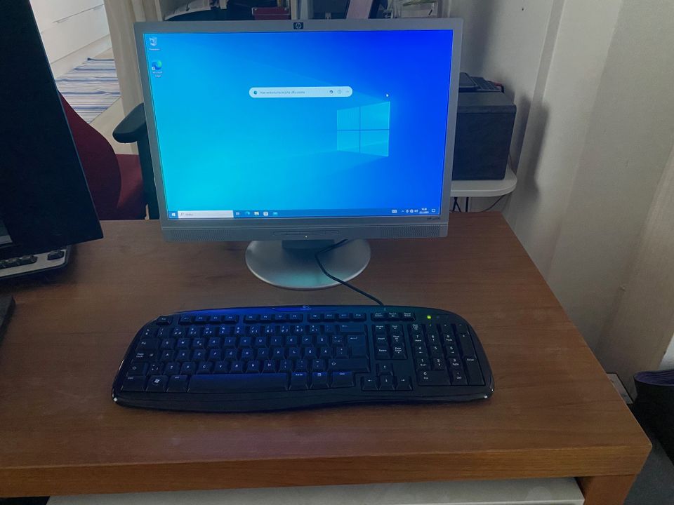 Fujitsu Celsius W380 työasema, näppis + 19" näyttö