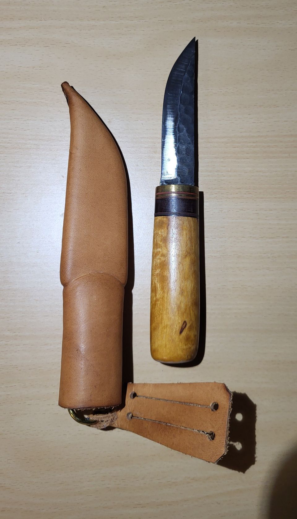 Hiiliteräs puukko