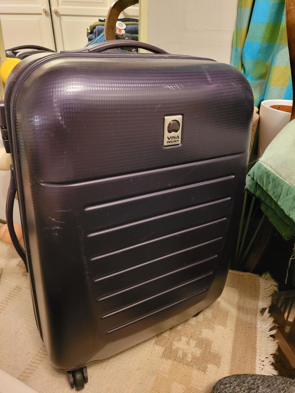 Laadukas keskikokoinen matkalaukku