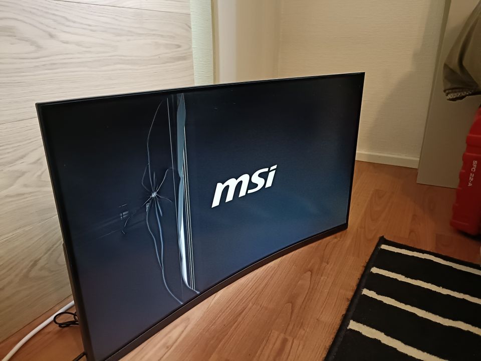 MSI Optix MAG322CQRV 31.5" rikki