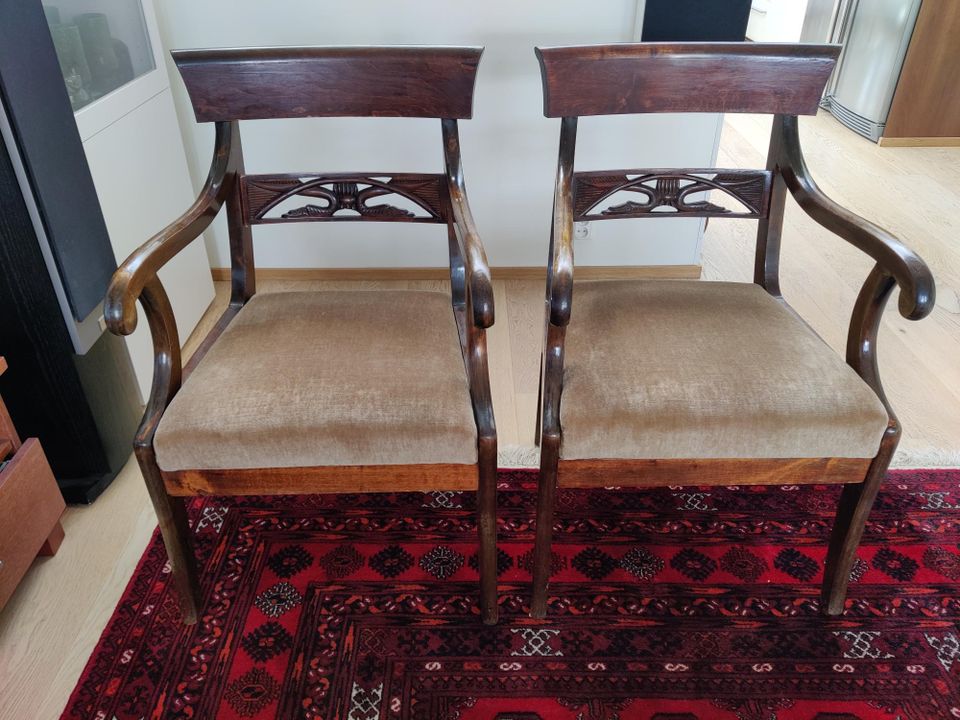 Kaksi upeaa Biedermeier tuolia