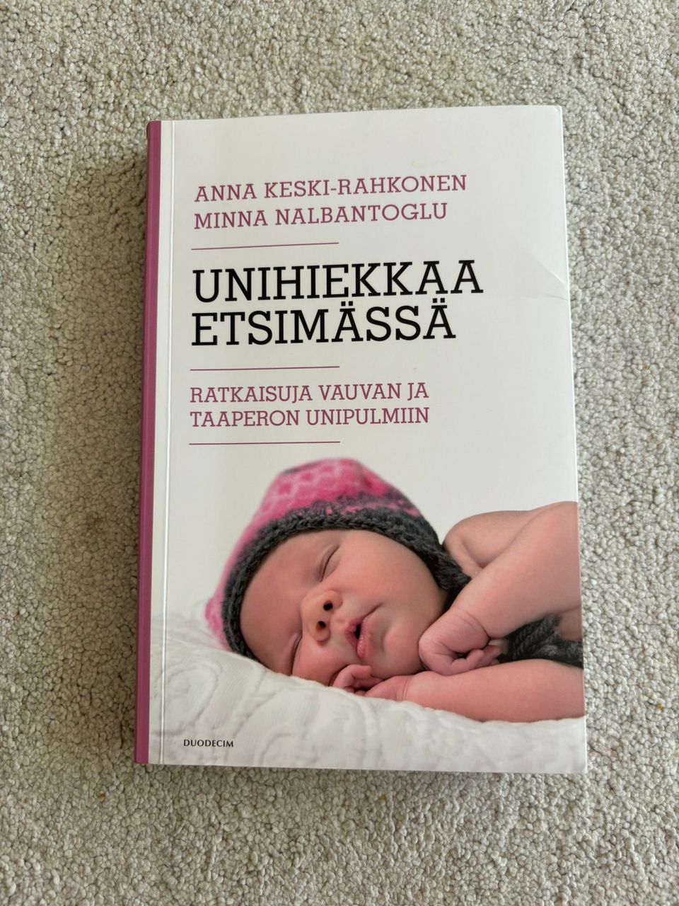 Unihiekkaa etsimässä -kirja