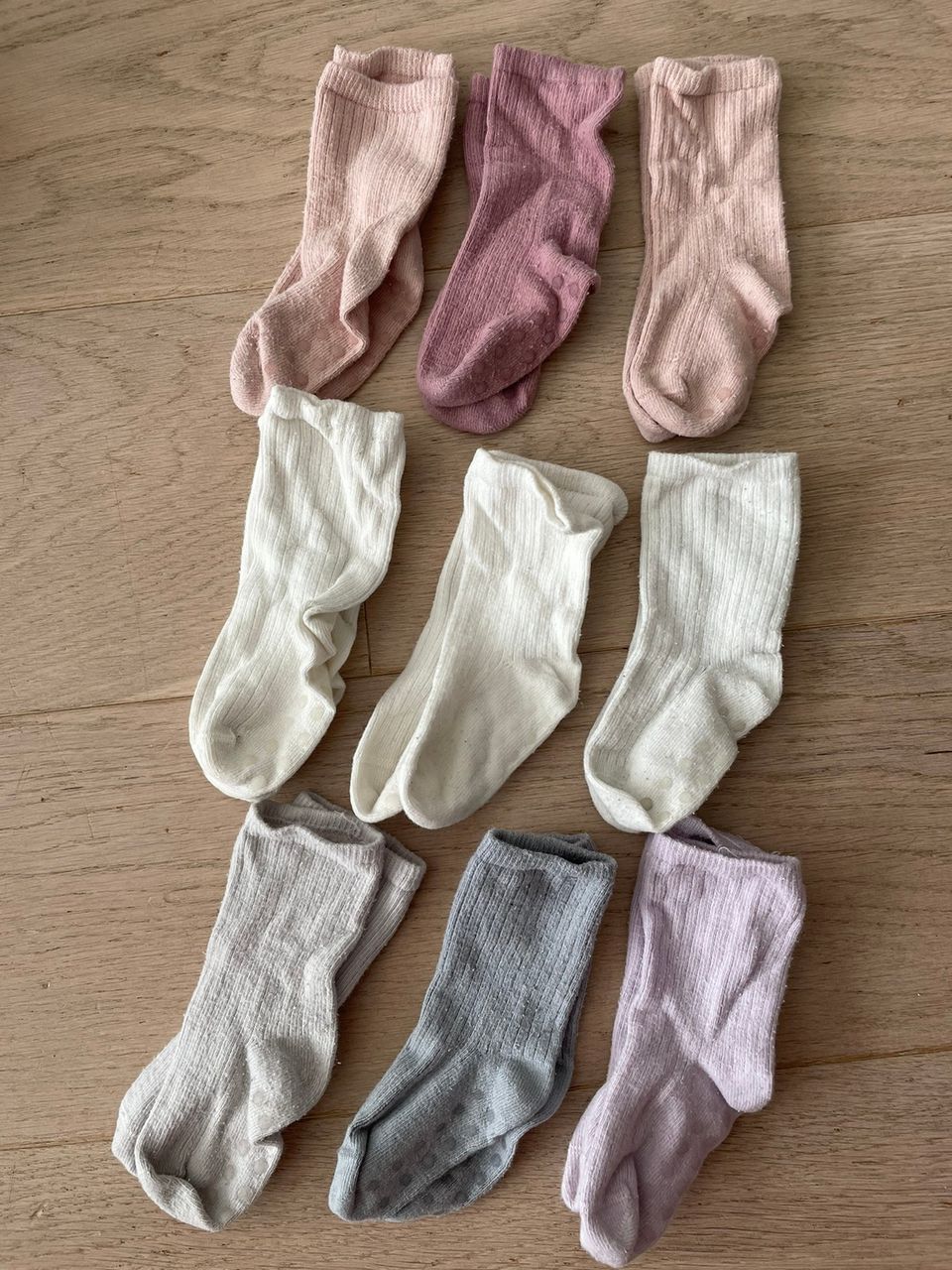 Lindexin sukkia koossa 16-18 (~10cm)