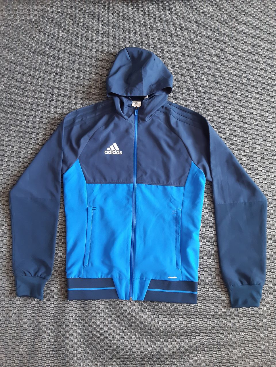 Adidas ulkoilutakki XS/165-170 cm