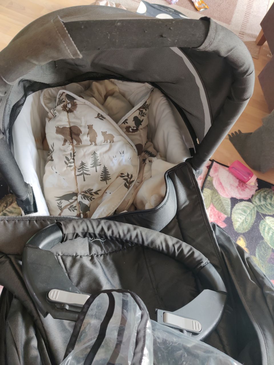 Britax b-motion ja britax Primo kaukalosetti