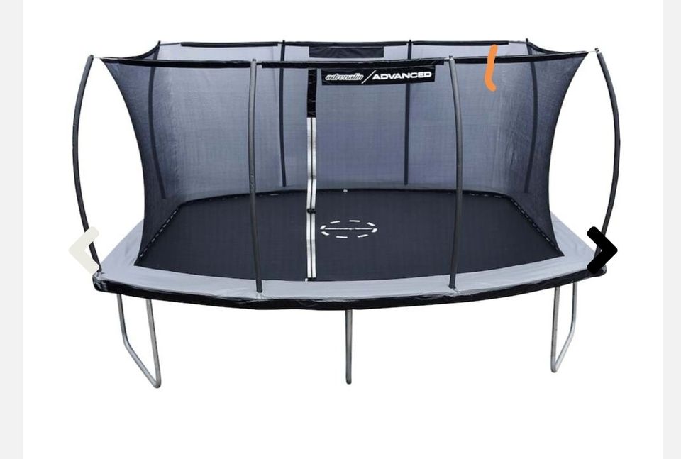 Ostetaan suorakaiteen muotoinen trampoliini