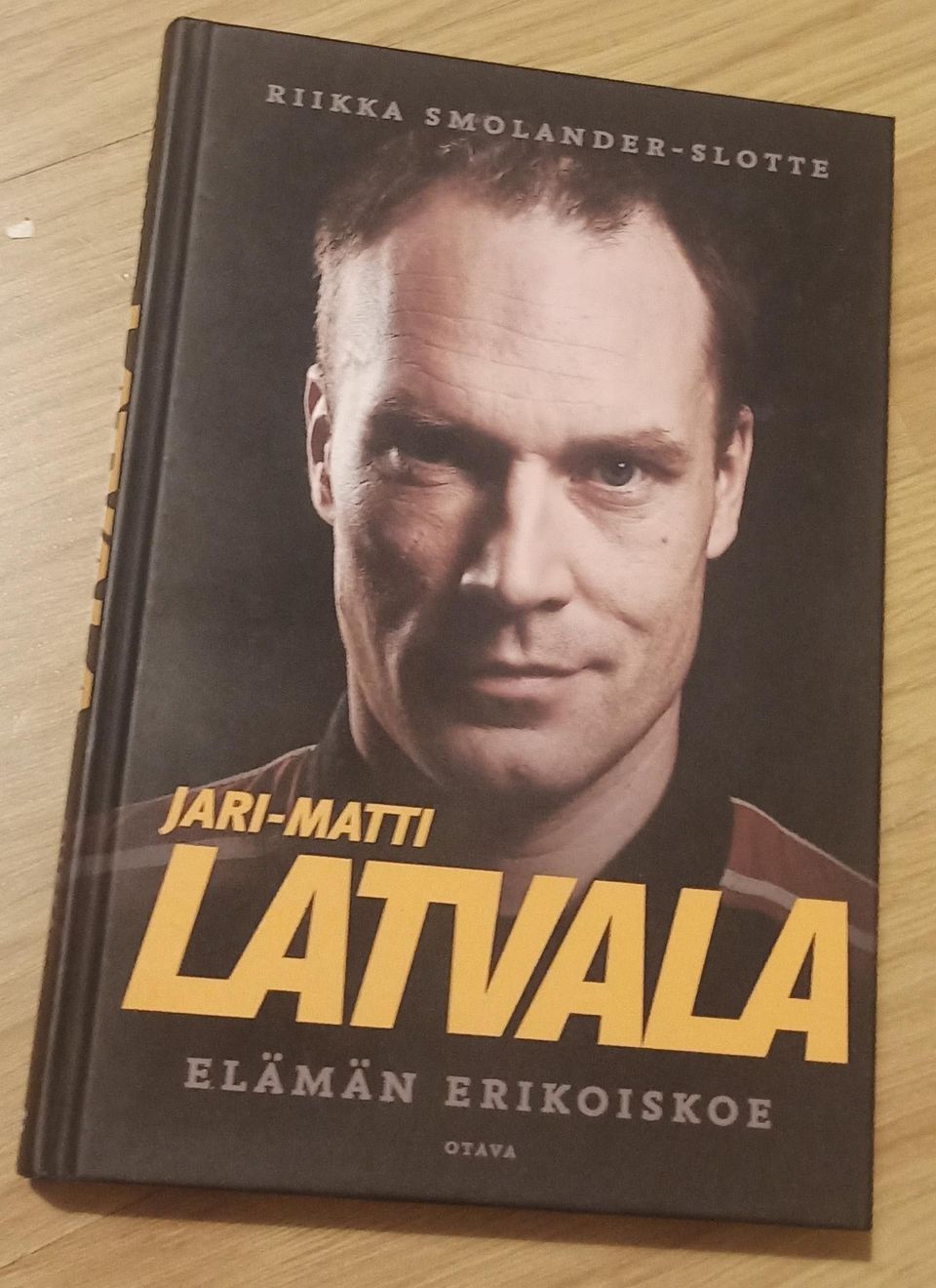 Kirja Jari - Matti Latvala Elämän Erikoiskoe