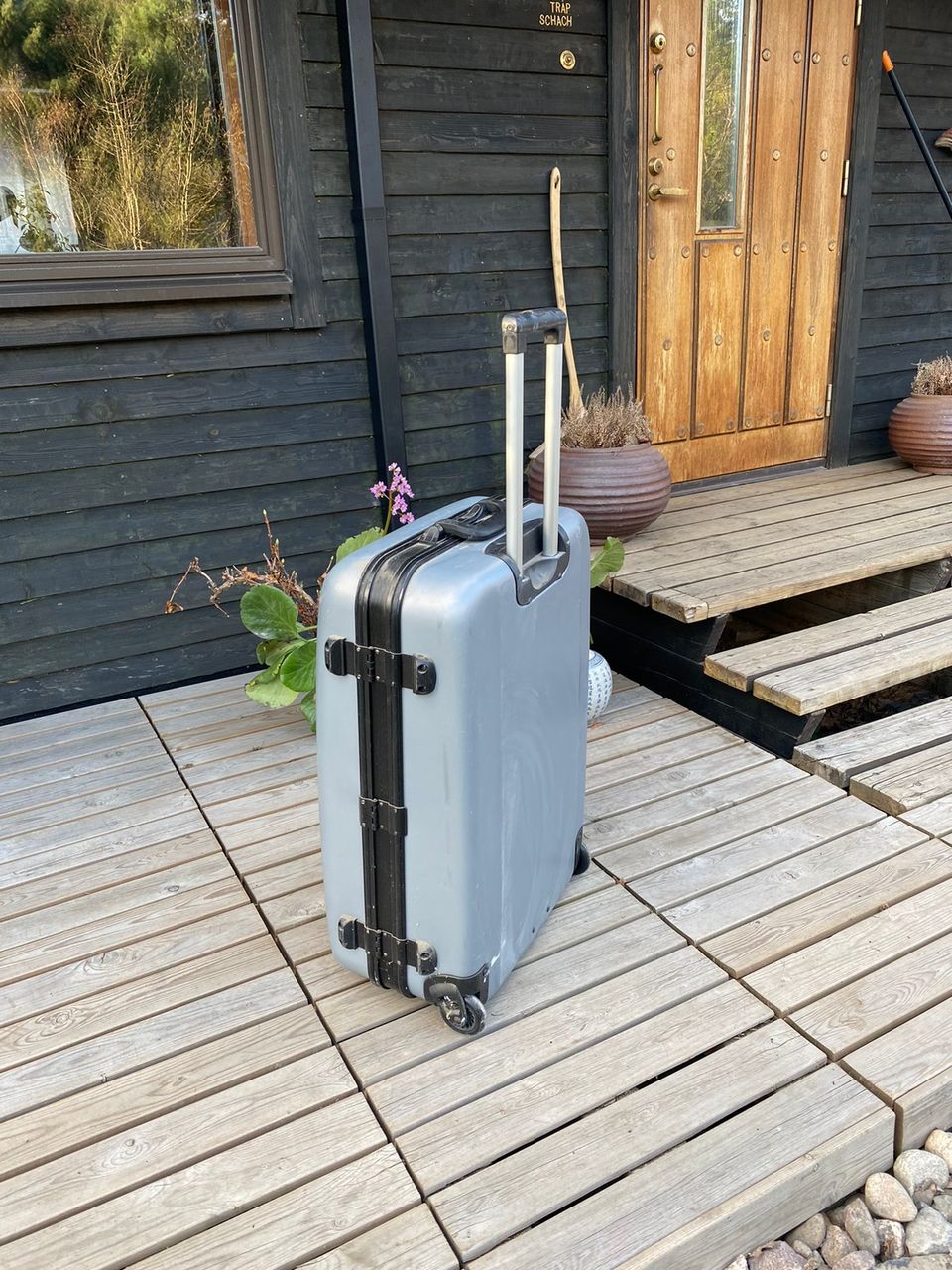 Iso Matkalaukku / Large suitcase