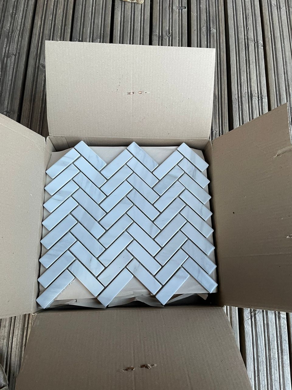 LPC Herringbone lasitettu porcelanto 2,2x7,3 laatta (kaksi laatikkoa)