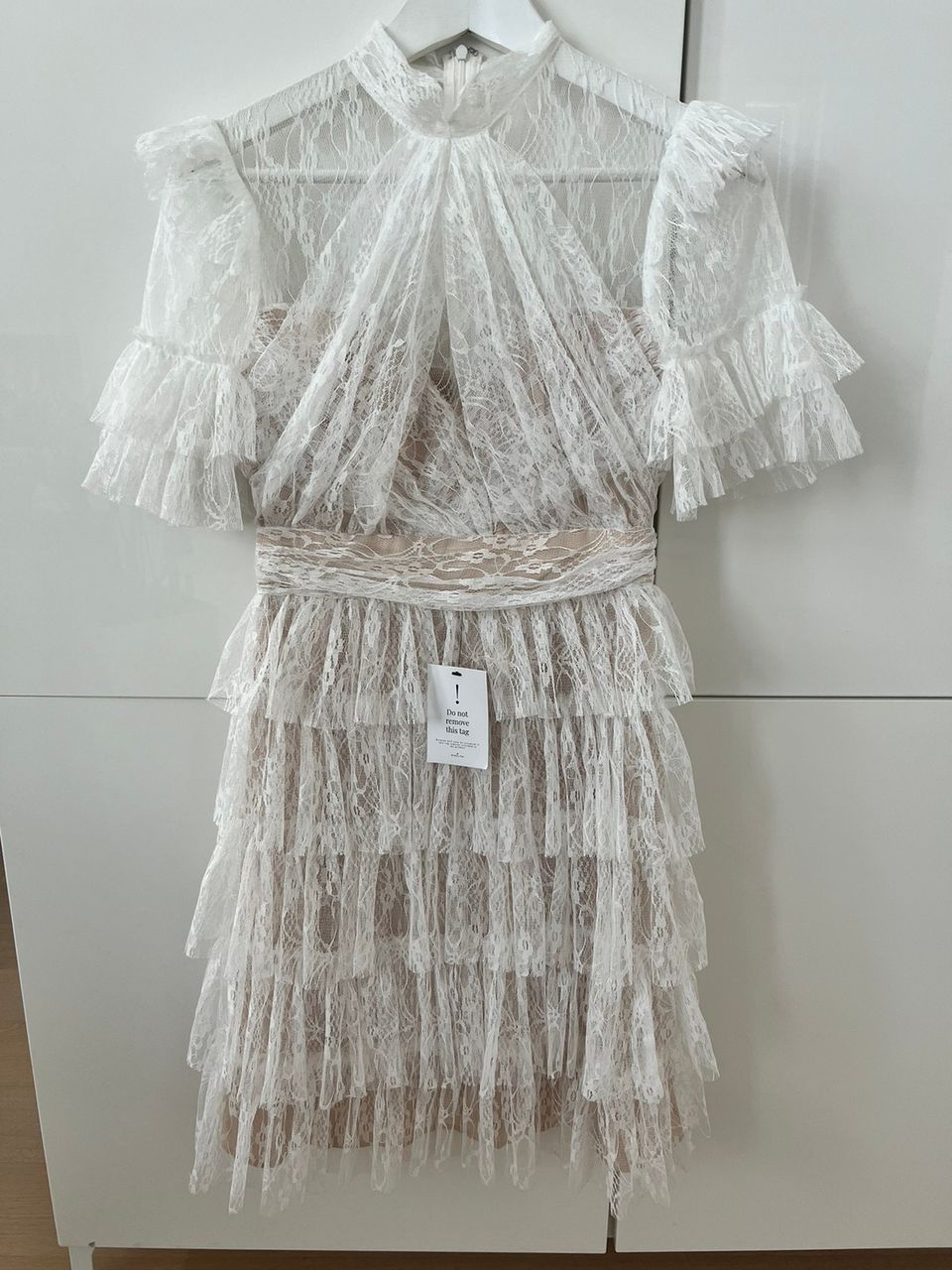 Uusi By Malinan valkoinen mekko