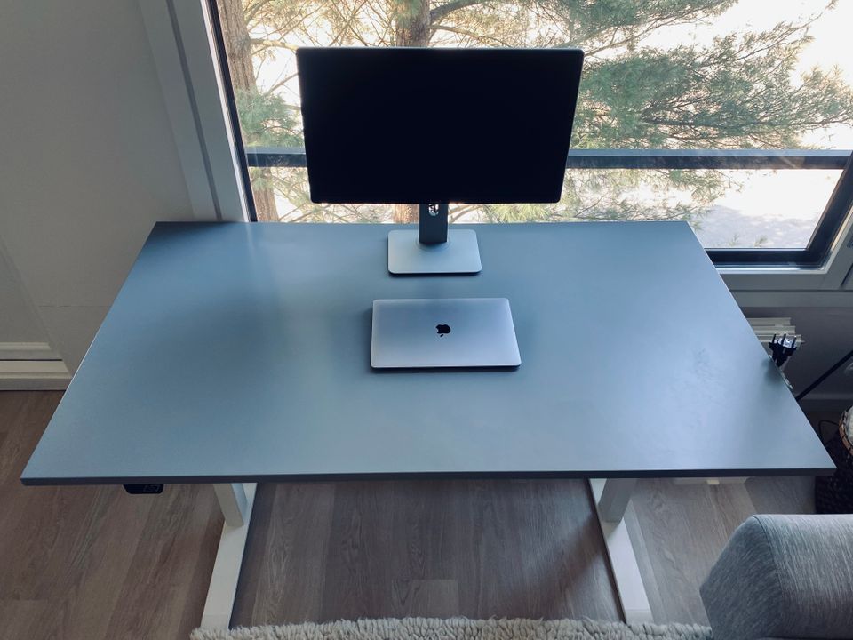 kirjoituspöytä / desk table