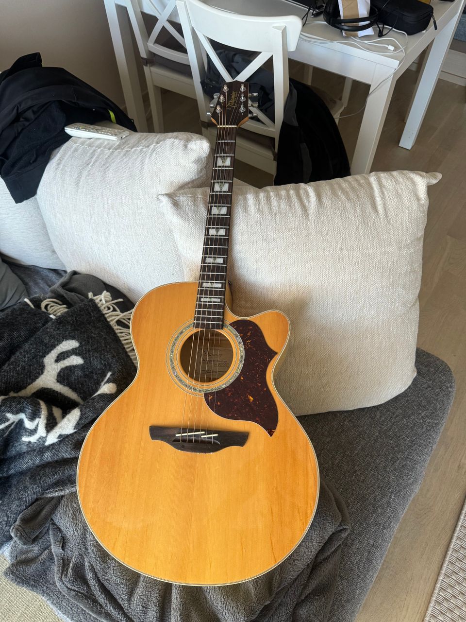 Takamine EG523SC akustinen kitara