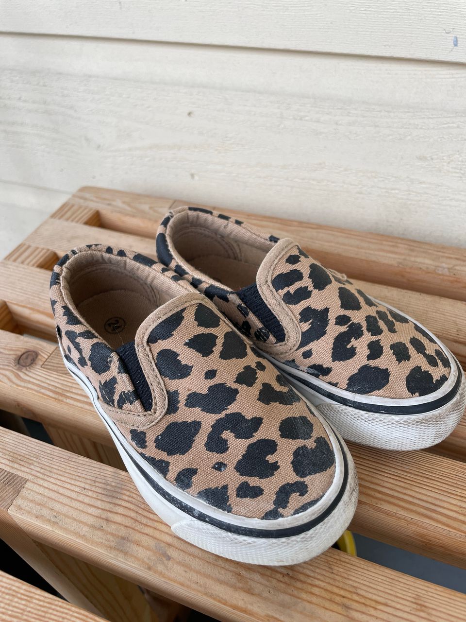 Leopardi-kengät koko 24