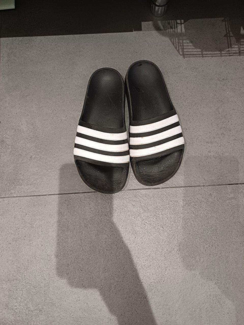 Adidas sandaalit, 35