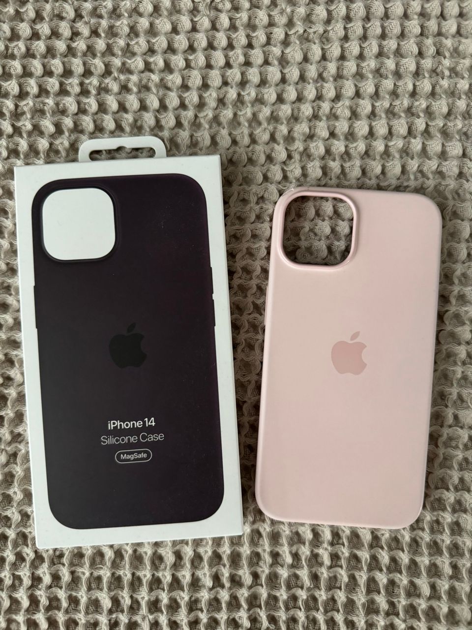 iPhone 14 MagSafe silikoninen suojakuori, mustaherukka & kalkkiroosa