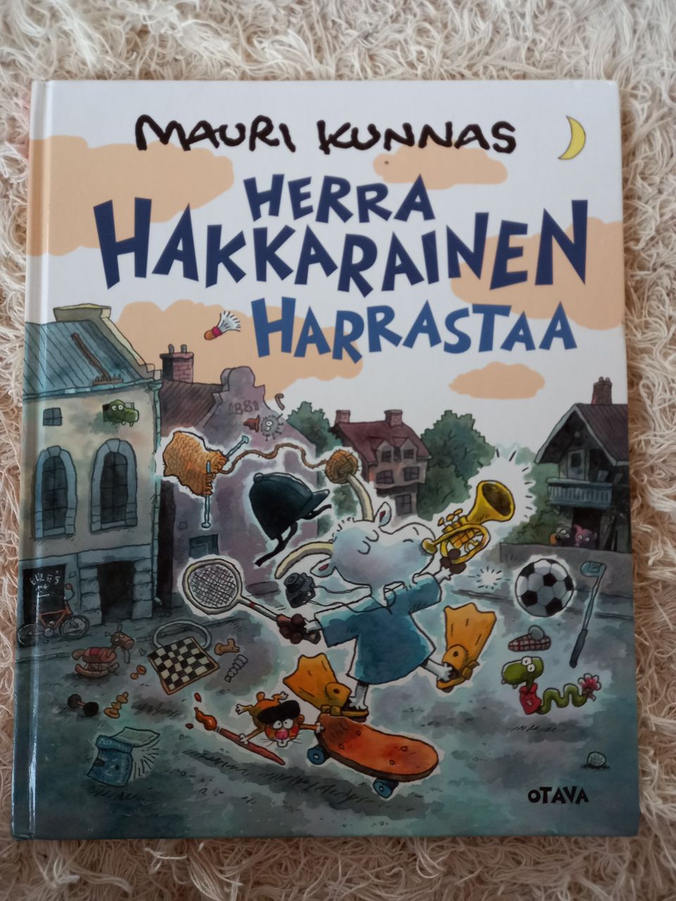 Mauri Kunnas Herra Hakkarainen harrastaa -kirja