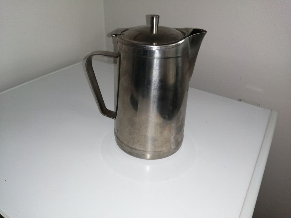 Teräskannu 1,5 l