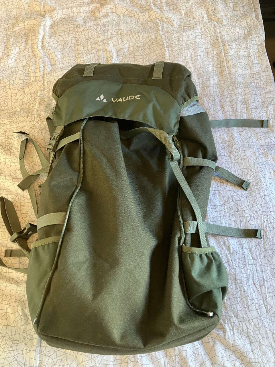 Vaude Ripa 2 (40l) päiväreppu + luminaamio