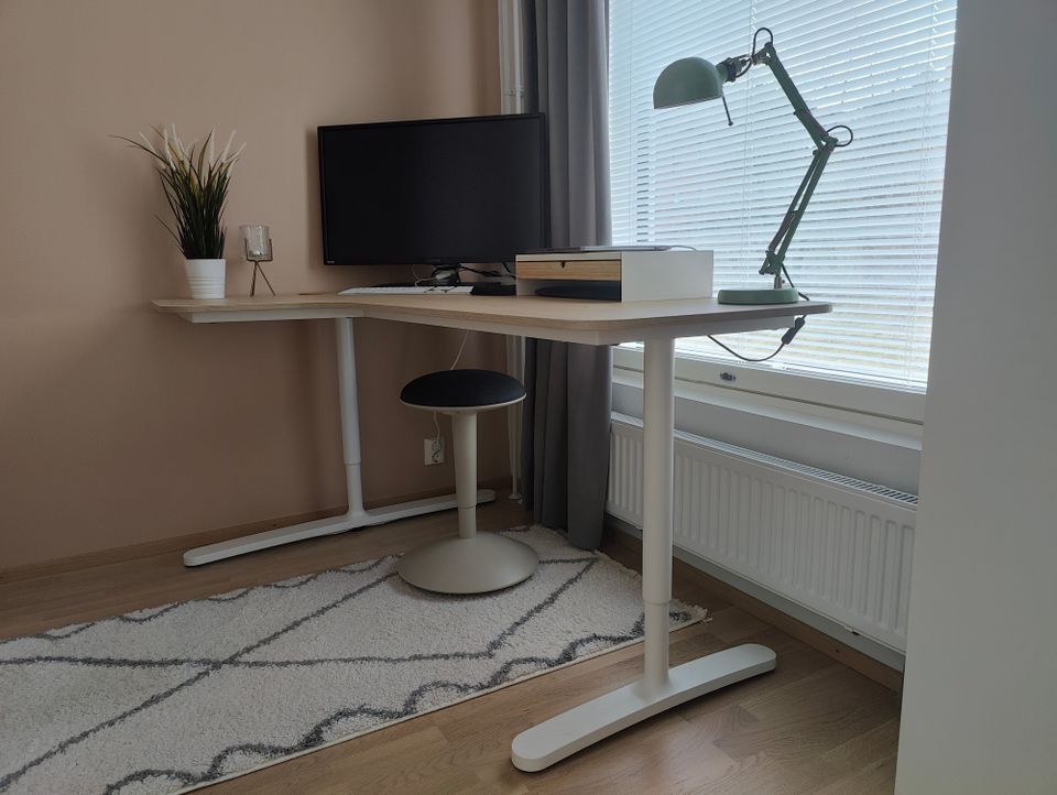 Ikea Bekant -työpöytä