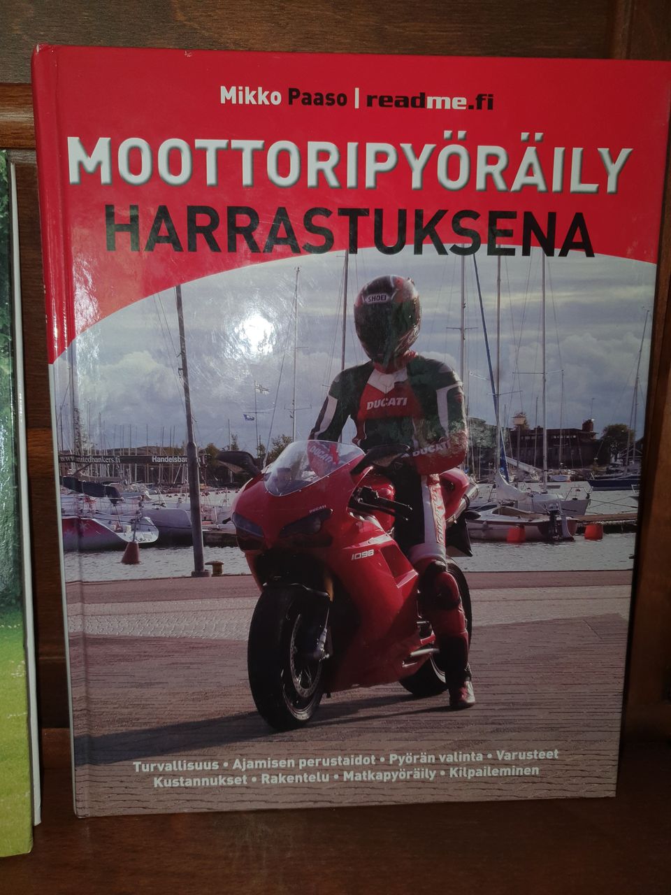 Moottoripyöräily harrastuksena -kirja