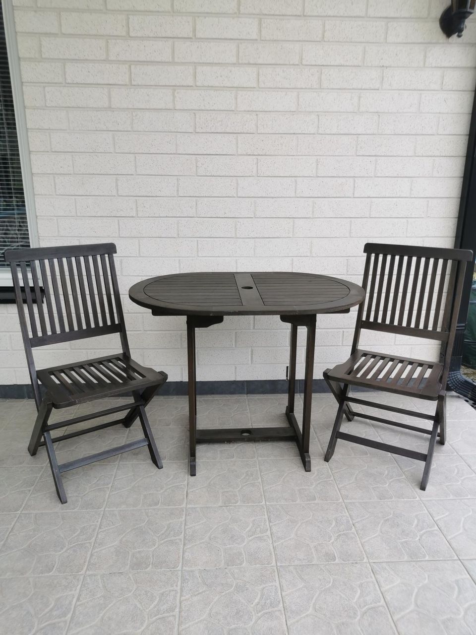Puutarhakalusteet pöytä + 2 tuolia