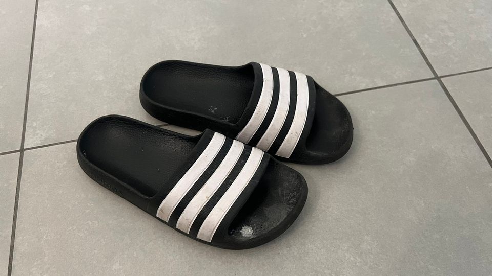 Adidas sandaalit 32