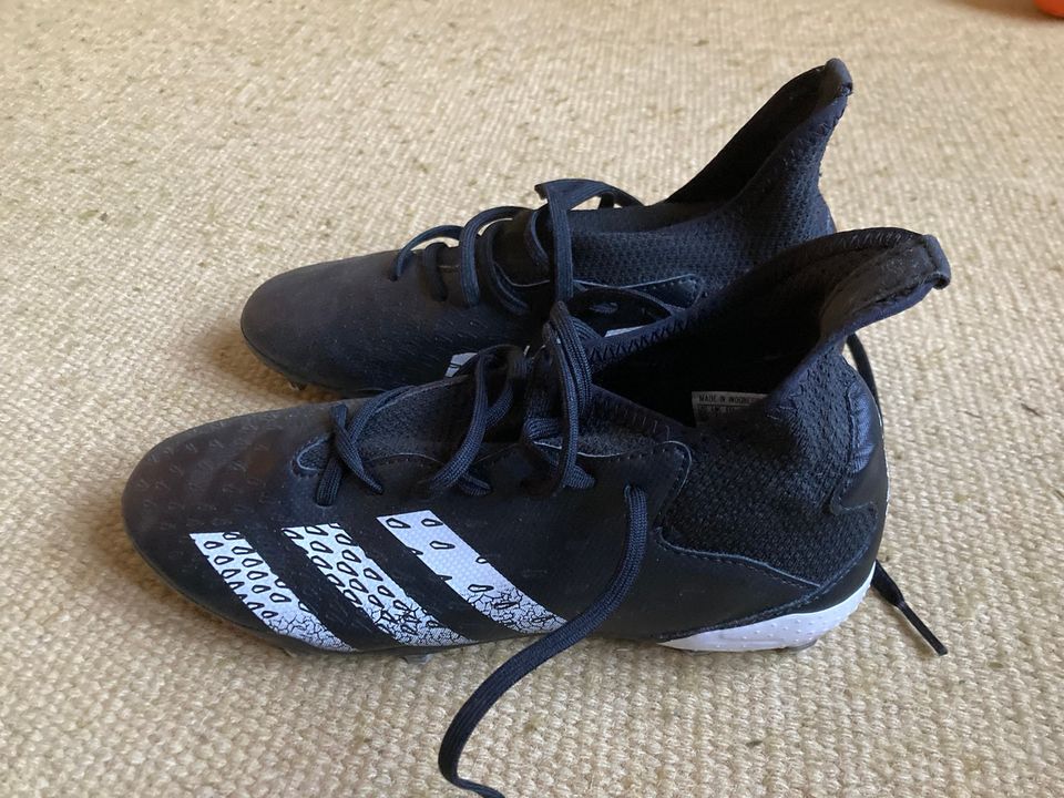 Adidas Predator nappikset koko 38 (FR)