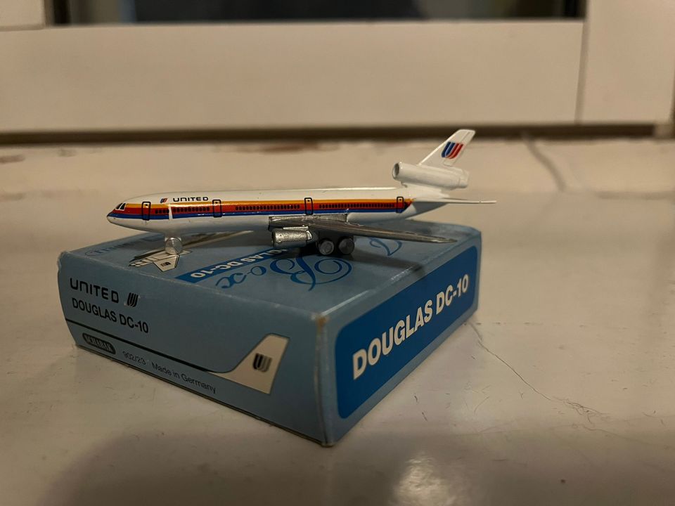 1/600 Schabak United DC-10