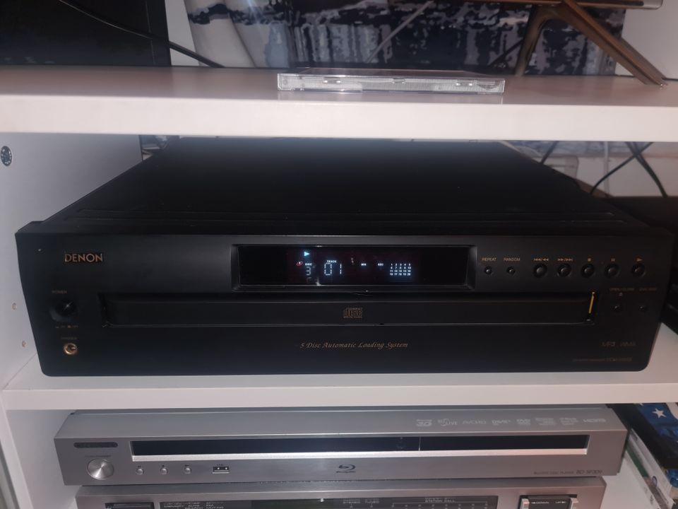 Denon DCM-500AE 5 levyn cd-soitin