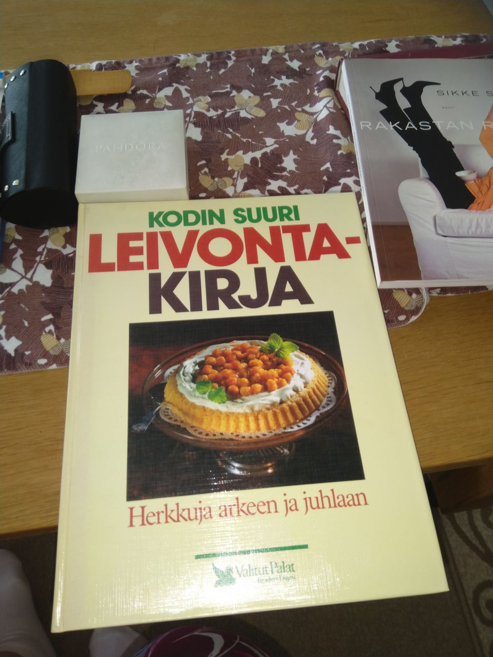 Kodin suuri leivontakirja