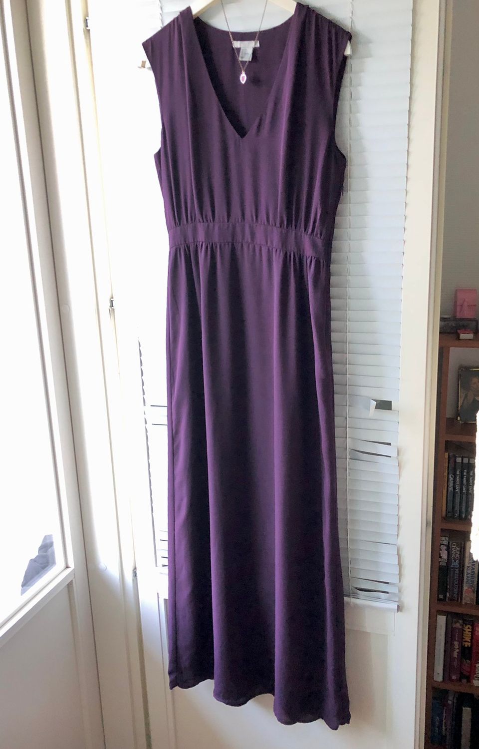 Pitkä violetti mekko, 36