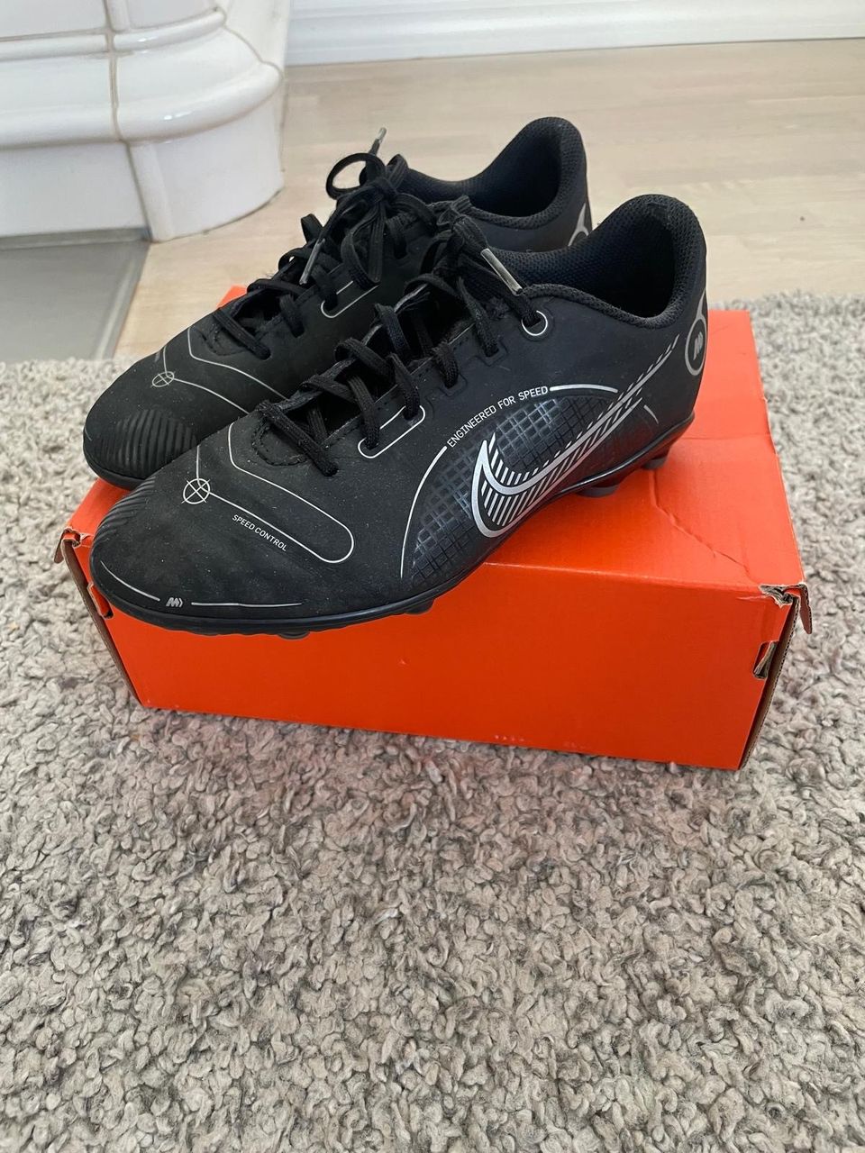 Jalkapallokengät, Nike, koko 36,5