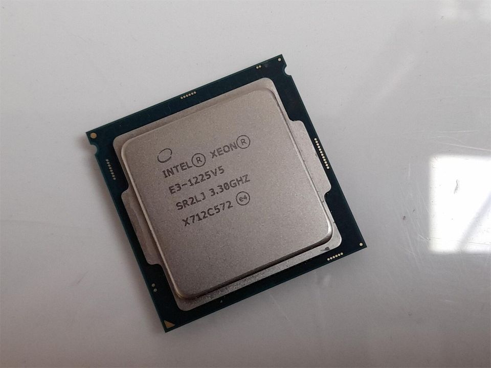 Intel® Xeon® Processor E3-1225 v5, FCLGA1151