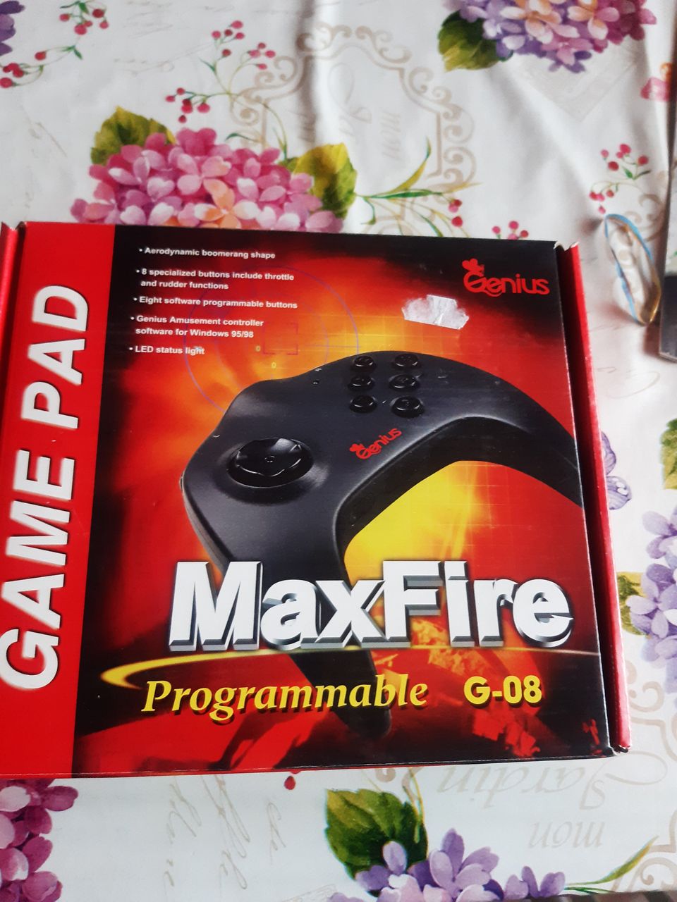 MaxFire G-08 ohjelmoitava PC-ohjain