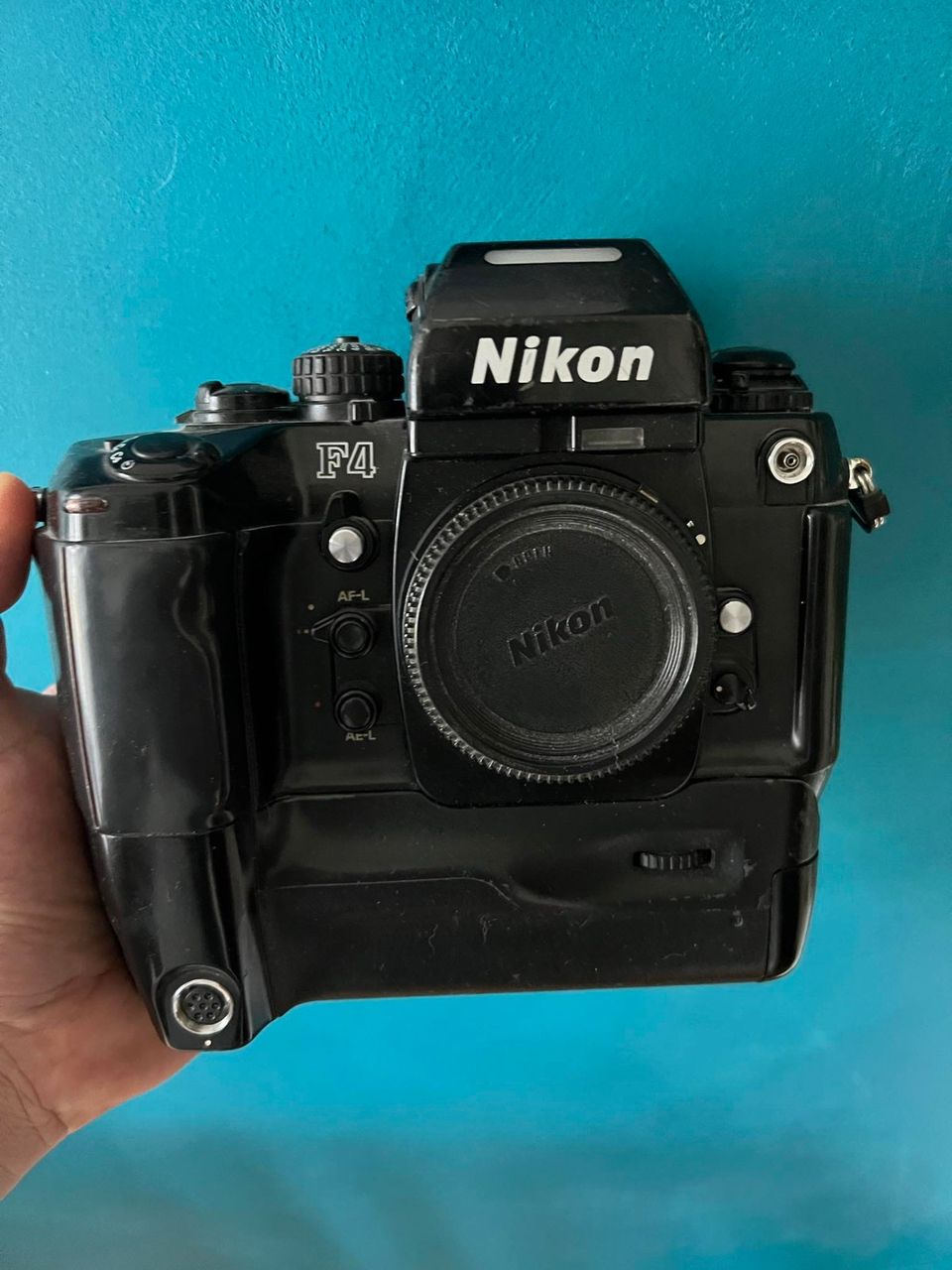 Nikon F4 runko + battery pack