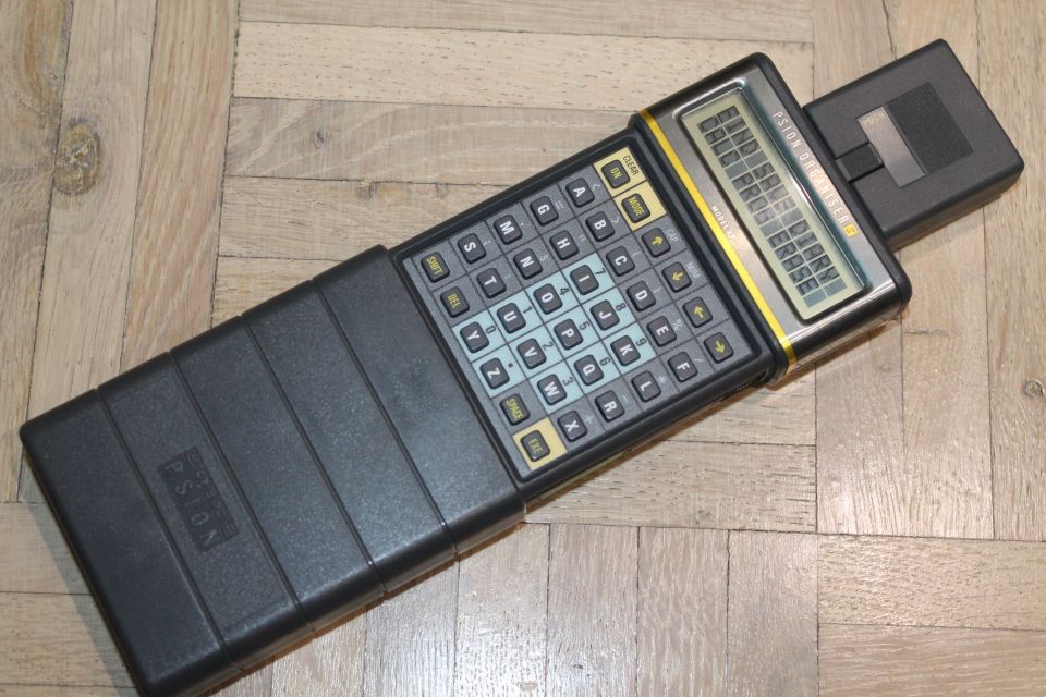1986 80-luku tasku tietokone + moduulit Abloy yms Psion Organiser II Englanti