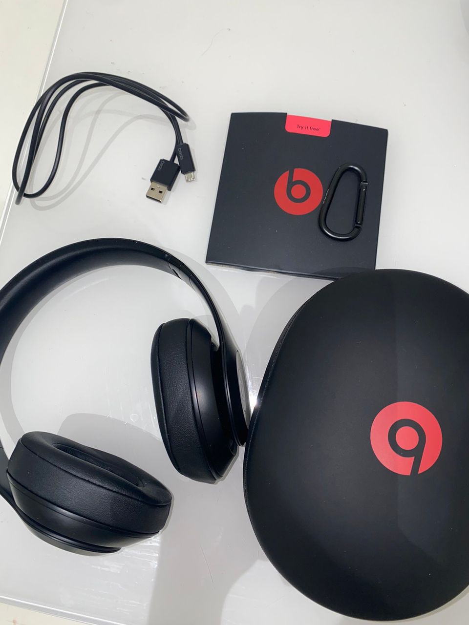 Uudet Beats Studio3 wireless around-ear kuulokkeet (mattamusta)