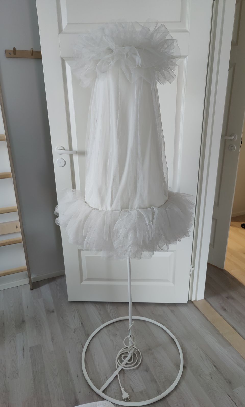 IKEA Åsunda Ballerina 160cm lattiavalaisin