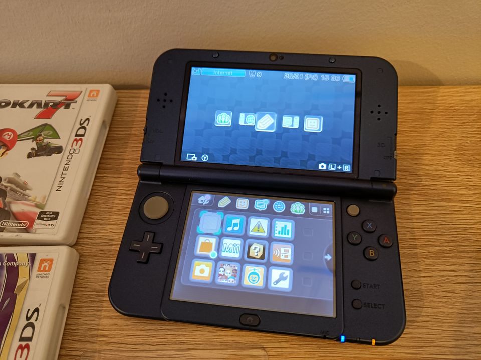 New Nintendo 3DS XL + pelit ja lisätarvikkeet