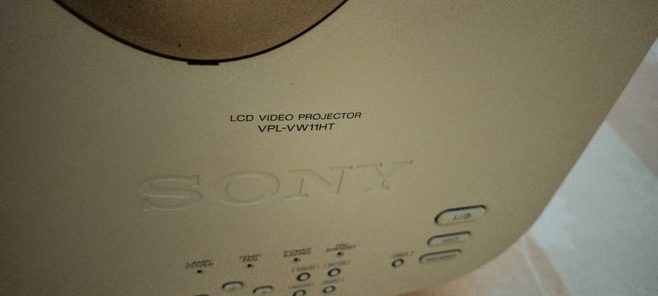 Sony videotykki ja valkokangas