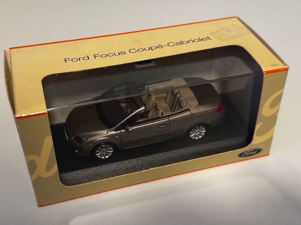 Ford Focus Coupé-Cabriolet pienoismalli 1:43