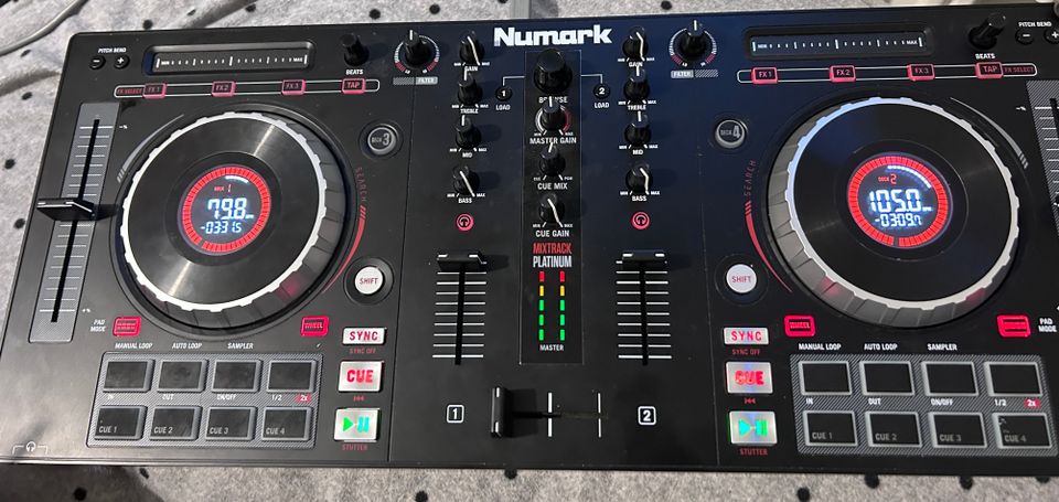 DJ Numark mixtrack platinum