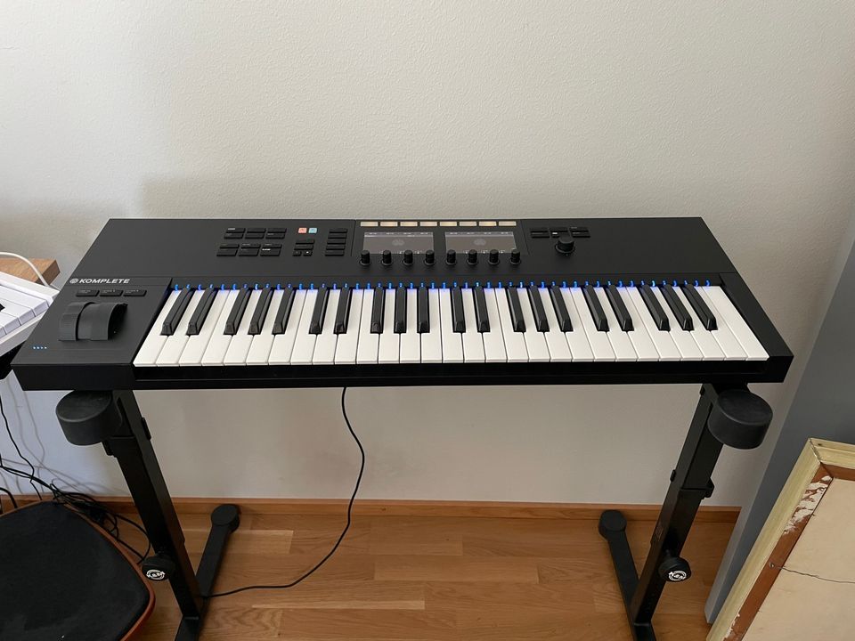 Komplete Kontrol S49 MK2 + Komplete 12 Ultimate