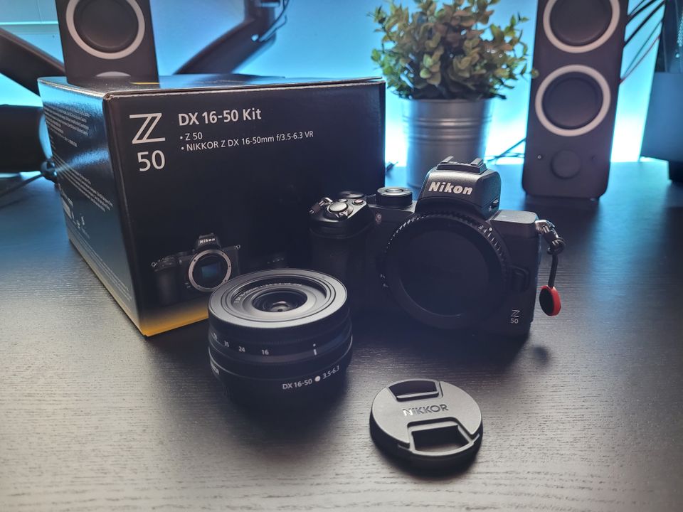 Nikon Z50 + 16-50 mm / f3.5-f6.3 Kit sekä 2 kpl obj. ja lisätarvikkeita