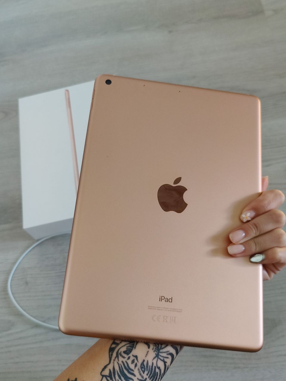 iPad 8th gen 32GB wi-fi (gold) + Apple pencil