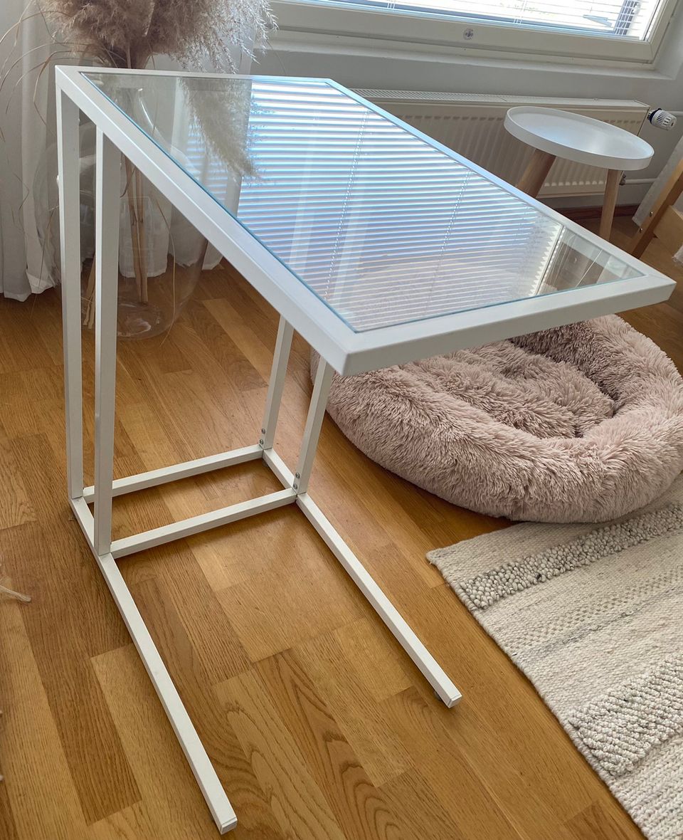 Ikea valkoinen Vittsjö-pöytä