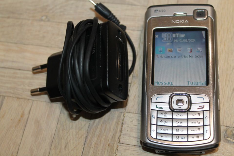Nokia N70 puhelin matkapuhelin matka puhelin kännykkä + alkuperäinen laturi