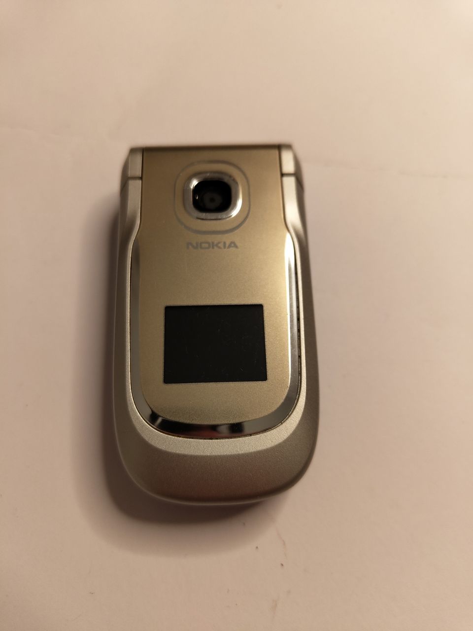 Nokia 2760 (Näytössa kalvokin vielä!)