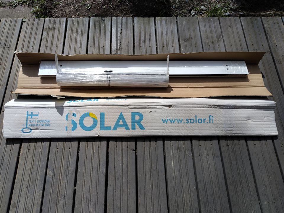 Solar ylösrullautuva hyönteissuoja